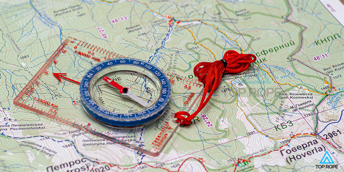 Туристический компас и карта